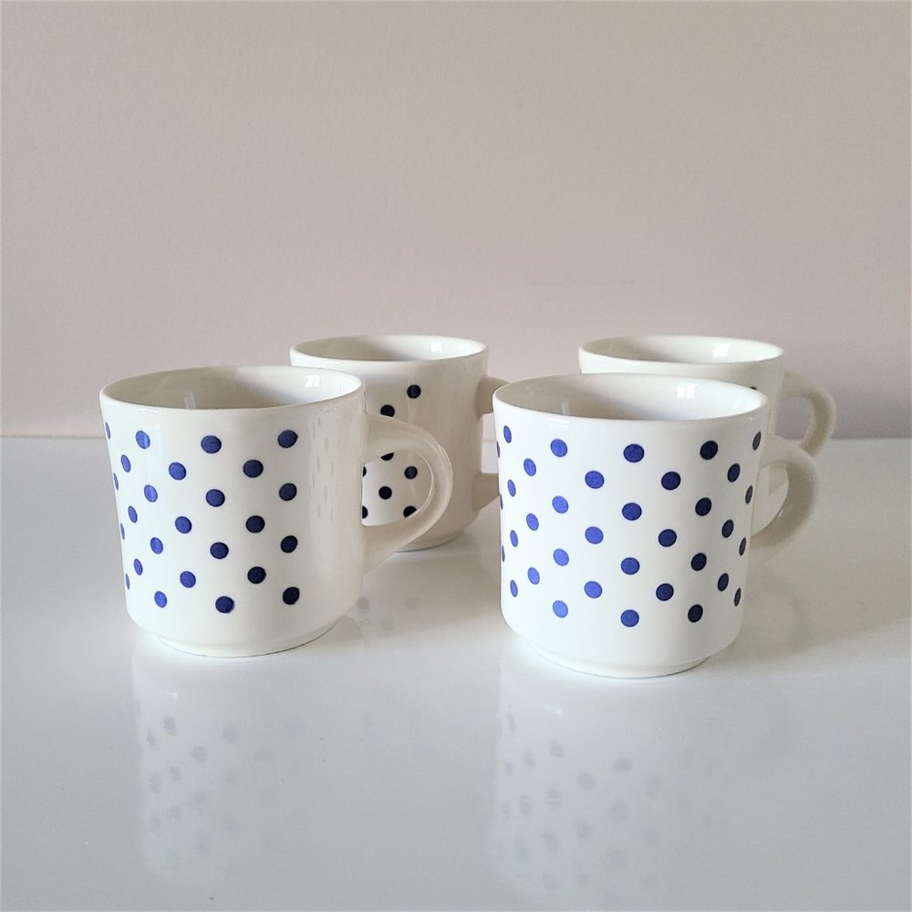 Set of 4 vintage ceramic blue polka dot tea/coffee mugs.